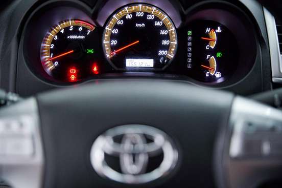 TOYOTA-HILUX-2.7 SRV 4X2 CD 16V FLEX 4P AUTOMÁTICO TOYOTA-HILUX-2015