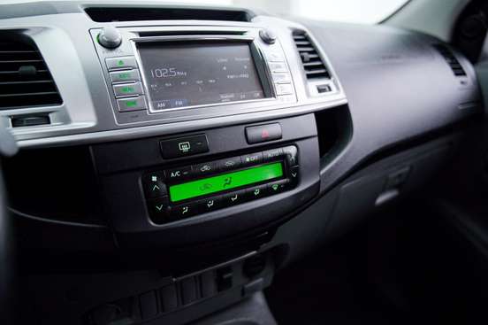TOYOTA-HILUX-2015