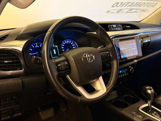 TOYOTA-HILUX-2017