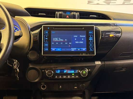 TOYOTA-HILUX-2017