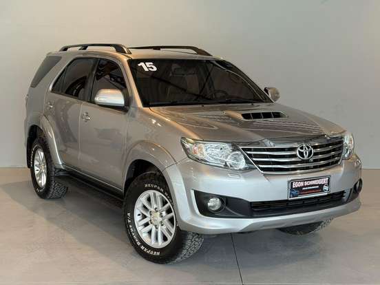TOYOTA-HILUX-2015