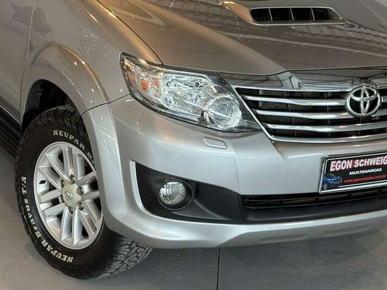 TOYOTA-HILUX-2015