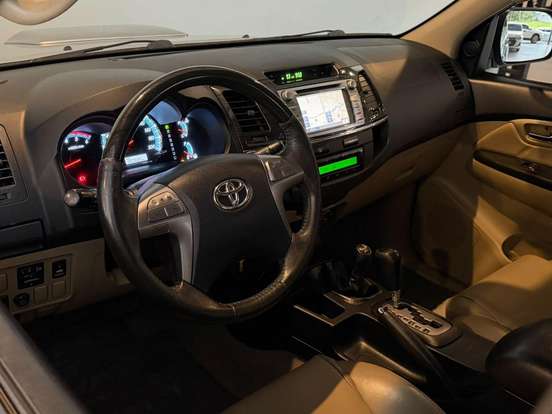 TOYOTA-HILUX-2.7 SRV 4X4 CD 16V FLEX 4P AUTOMÁTICO TOYOTA-HILUX-2015