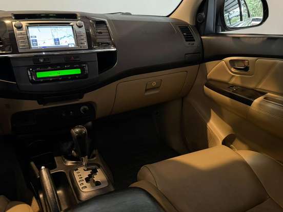 TOYOTA-HILUX-2.7 SRV 4X4 CD 16V FLEX 4P AUTOMÁTICO TOYOTA-HILUX-2015