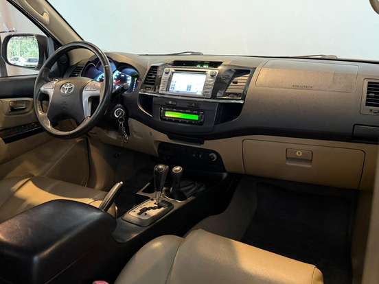 TOYOTA-HILUX-2015