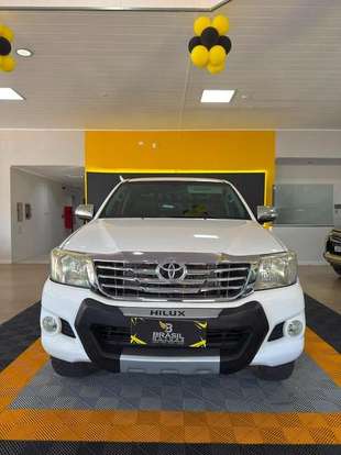 TOYOTA-HILUX-2.7 SRV 4X4 CD 16V FLEX 4P AUTOMÁTICO TOYOTA-HILUX-2013