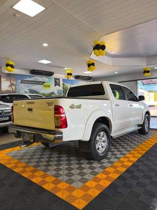 TOYOTA-HILUX-2.7 SRV 4X4 CD 16V FLEX 4P AUTOMÁTICO TOYOTA-HILUX-2013