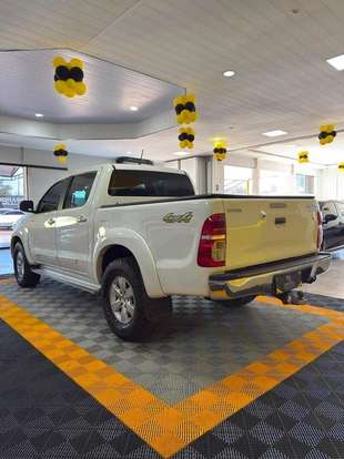 TOYOTA-HILUX-2.7 SRV 4X4 CD 16V FLEX 4P AUTOMÁTICO TOYOTA-HILUX-2013