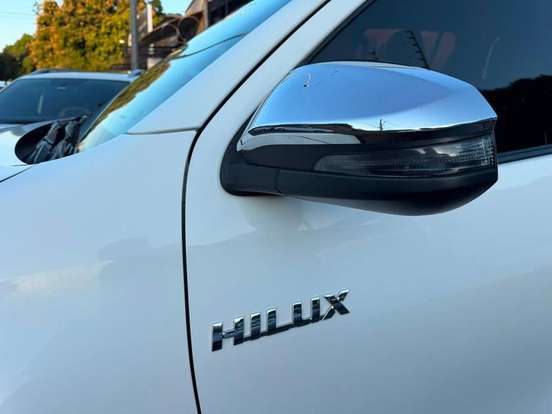 TOYOTA-HILUX-2021