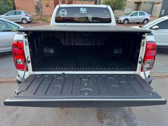 TOYOTA-HILUX-2.8 D-4D TURBO DIESEL CD GR-S 4X4 AUTOMÁTICO TOYOTA-HILUX-2021