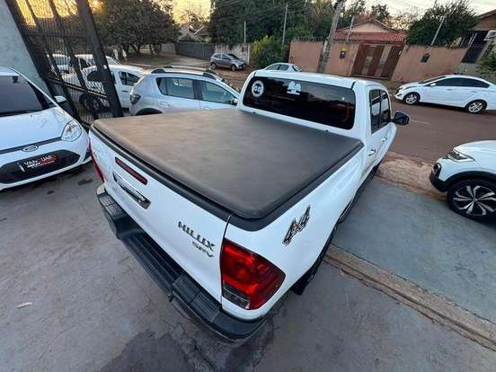 TOYOTA-HILUX-2021
