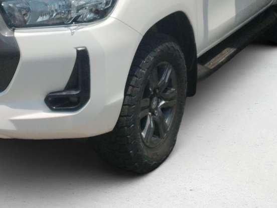 TOYOTA-HILUX-2025