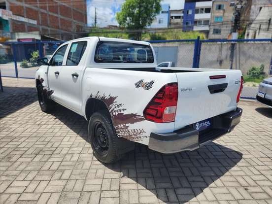 TOYOTA-HILUX-2025