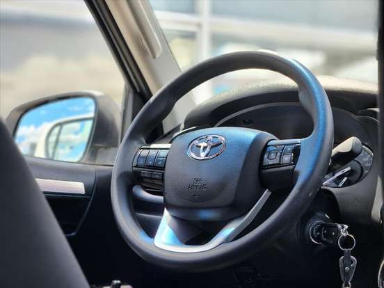 TOYOTA-HILUX-2025