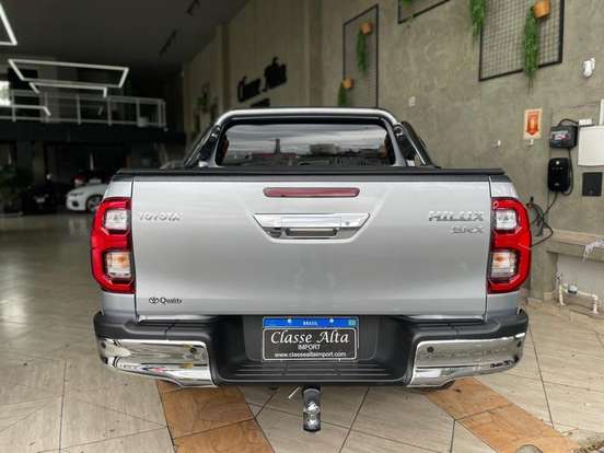 TOYOTA-HILUX-2025