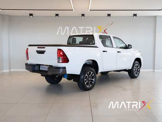 TOYOTA-HILUX-2023