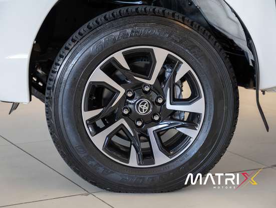 TOYOTA-HILUX-2.8 D-4D TURBO DIESEL CD POWER PACK 4X4 MANUAL TOYOTA-HILUX-2023