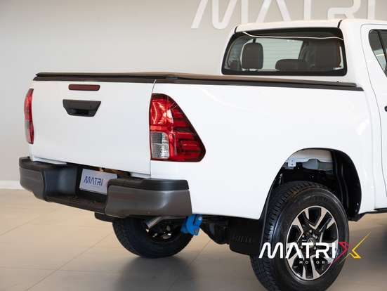 TOYOTA-HILUX-2023