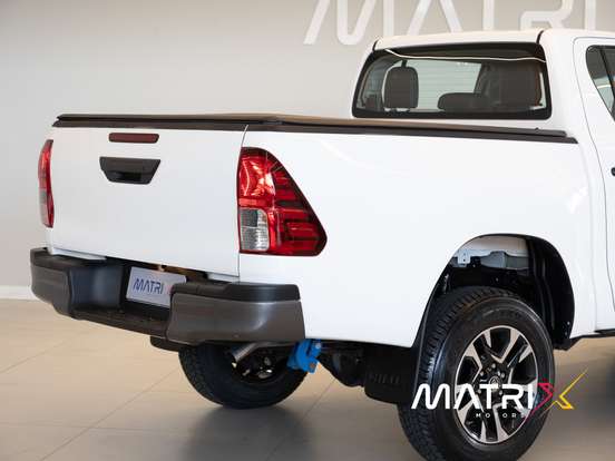 TOYOTA-HILUX-2.8 D-4D TURBO DIESEL CD POWER PACK 4X4 MANUAL TOYOTA-HILUX-2023