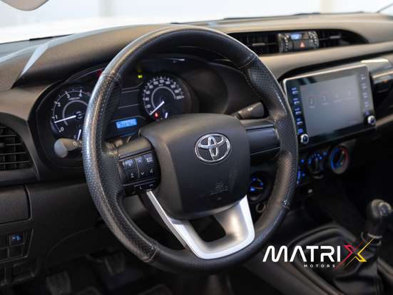 TOYOTA-HILUX-2023