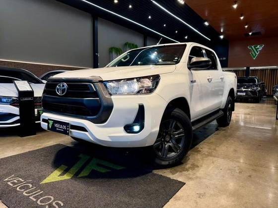 TOYOTA HILUX 2.8 D-4D TURBO DIESEL CD SR 4X4 AUTOMÁTICO