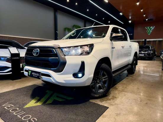 TOYOTA-HILUX-2.8 D-4D TURBO DIESEL CD SR 4X4 AUTOMÁTICO TOYOTA-HILUX-2023
