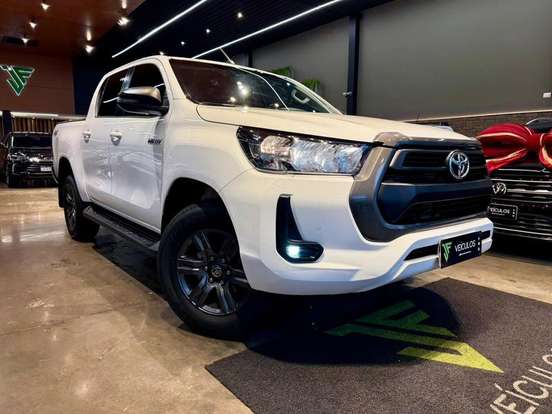 TOYOTA-HILUX-2023