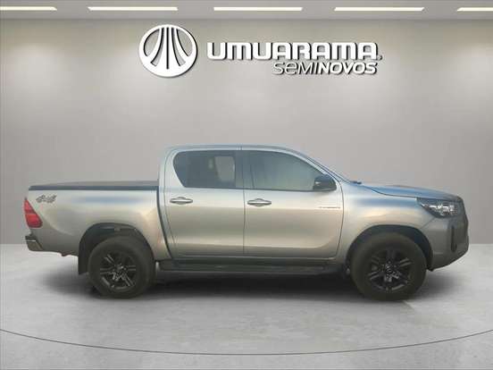 TOYOTA-HILUX-2023