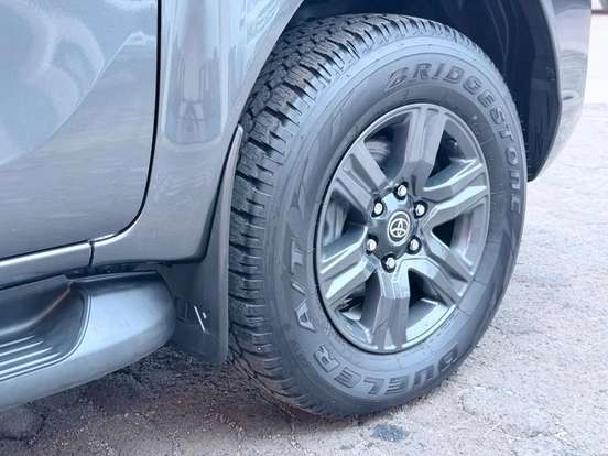 TOYOTA-HILUX-2024