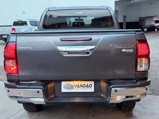 TOYOTA-HILUX-2.8 D-4D TURBO DIESEL CD SRV 4X4 AUTOMÁTICO TOYOTA-HILUX-2024