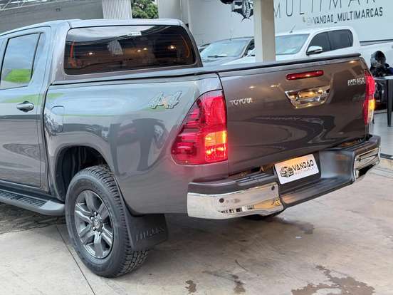 TOYOTA-HILUX-2.8 D-4D TURBO DIESEL CD SRV 4X4 AUTOMÁTICO TOYOTA-HILUX-2024