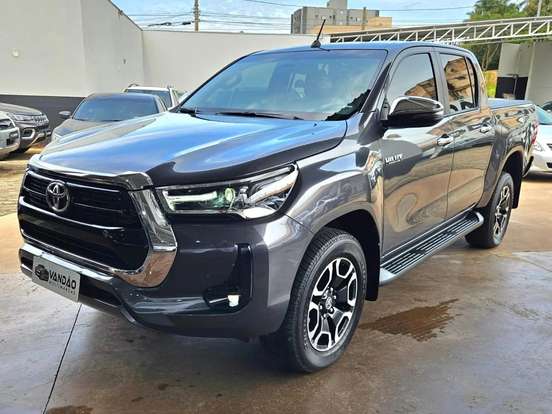 TOYOTA-HILUX-2.8 D-4D TURBO DIESEL CD SRV 4X4 AUTOMÁTICO TOYOTA-HILUX-2025