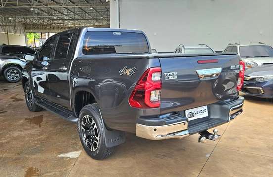TOYOTA-HILUX-2025