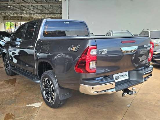 TOYOTA-HILUX-2.8 D-4D TURBO DIESEL CD SRV 4X4 AUTOMÁTICO TOYOTA-HILUX-2025