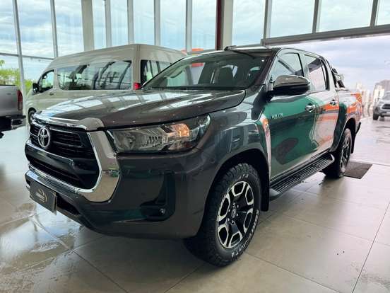 TOYOTA-HILUX-2.8 D-4D TURBO DIESEL CD SRV 4X4 AUTOMÁTICO TOYOTA-HILUX-2023