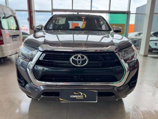 TOYOTA-HILUX-2023