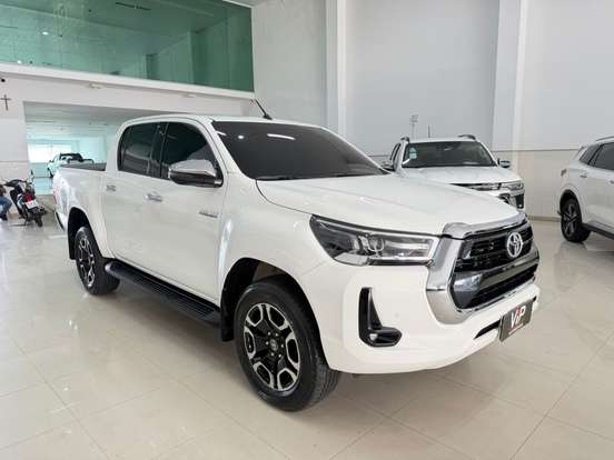 TOYOTA-HILUX-2.8 D-4D TURBO DIESEL CD SRV 4X4 AUTOMÁTICO TOYOTA-HILUX-2024