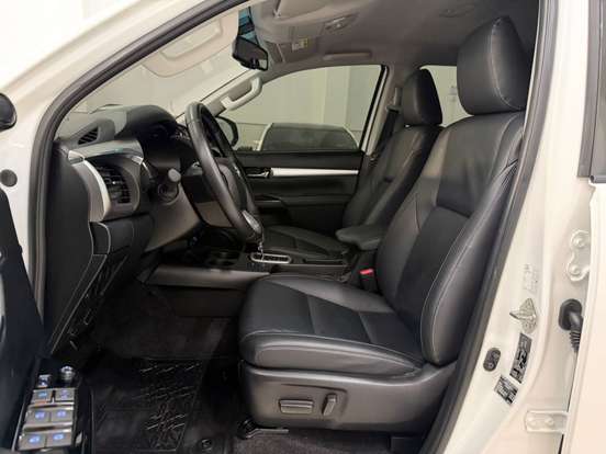 TOYOTA-HILUX-2.8 D-4D TURBO DIESEL CD SRV 4X4 AUTOMÁTICO TOYOTA-HILUX-2024