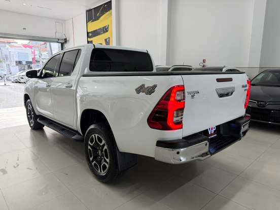 TOYOTA-HILUX-2.8 D-4D TURBO DIESEL CD SRV 4X4 AUTOMÁTICO TOYOTA-HILUX-2024