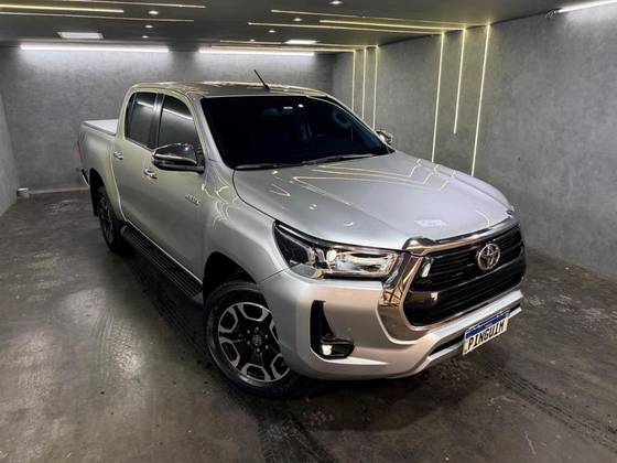 TOYOTA HILUX 2.8 D-4D TURBO DIESEL CD SRV 4X4 AUTOMÁTICO