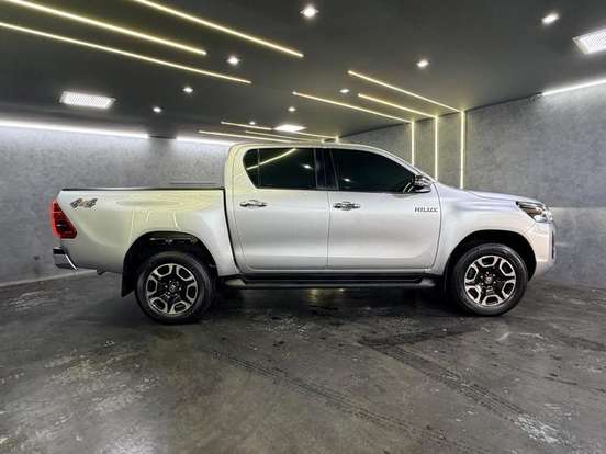 TOYOTA-HILUX-2.8 D-4D TURBO DIESEL CD SRV 4X4 AUTOMÁTICO TOYOTA-HILUX-2024