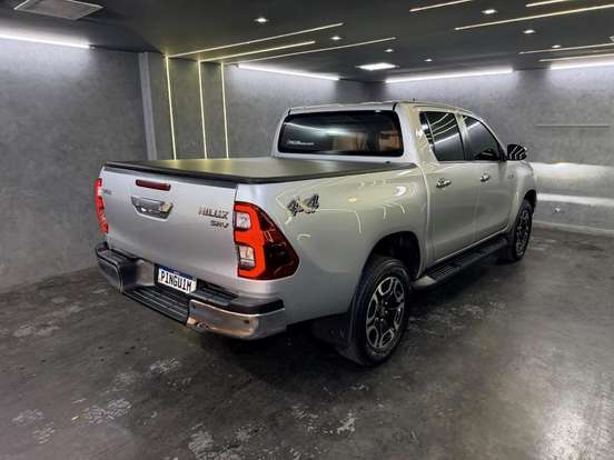 TOYOTA-HILUX-2.8 D-4D TURBO DIESEL CD SRV 4X4 AUTOMÁTICO TOYOTA-HILUX-2024