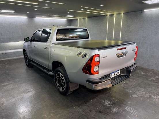 TOYOTA-HILUX-2024