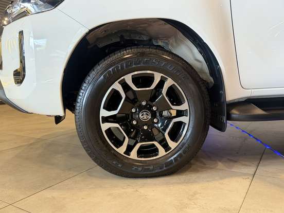TOYOTA-HILUX-2.8 D-4D TURBO DIESEL CD SRV 4X4 AUTOMÁTICO TOYOTA-HILUX-2026