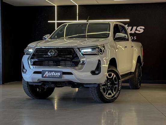 TOYOTA-HILUX-2023