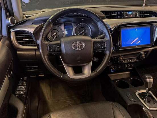 TOYOTA-HILUX-2.8 D-4D TURBO DIESEL CD SRX 4X4 AUTOMÁTICO TOYOTA-HILUX-2023