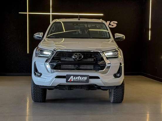 TOYOTA-HILUX-2023