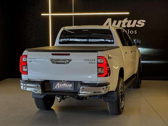 TOYOTA-HILUX-2.8 D-4D TURBO DIESEL CD SRX 4X4 AUTOMÁTICO TOYOTA-HILUX-2023