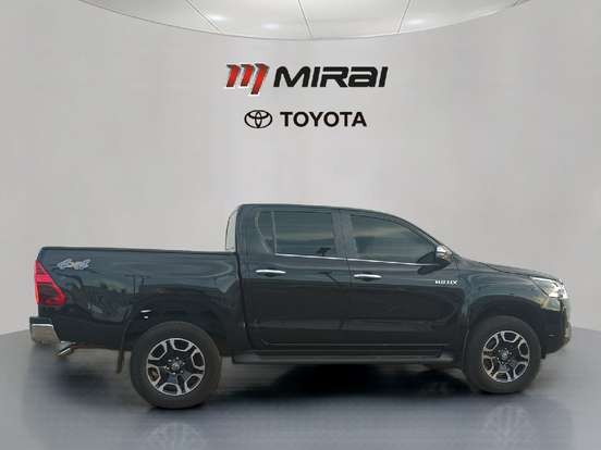TOYOTA-HILUX-2022