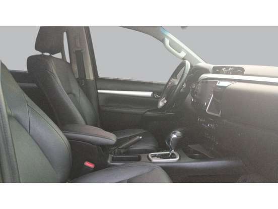 TOYOTA-HILUX-2.8 D-4D TURBO DIESEL CD SRX 4X4 AUTOMÁTICO TOYOTA-HILUX-2022